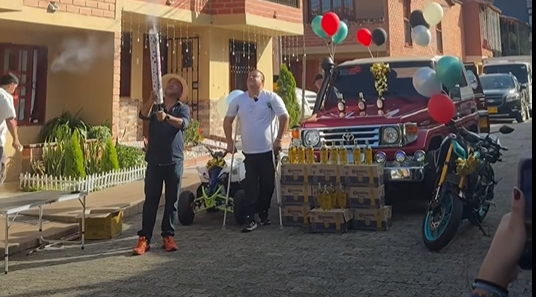 TOYOTA LAND CRUISER + MT15 + CUATRIMOTO + 2M