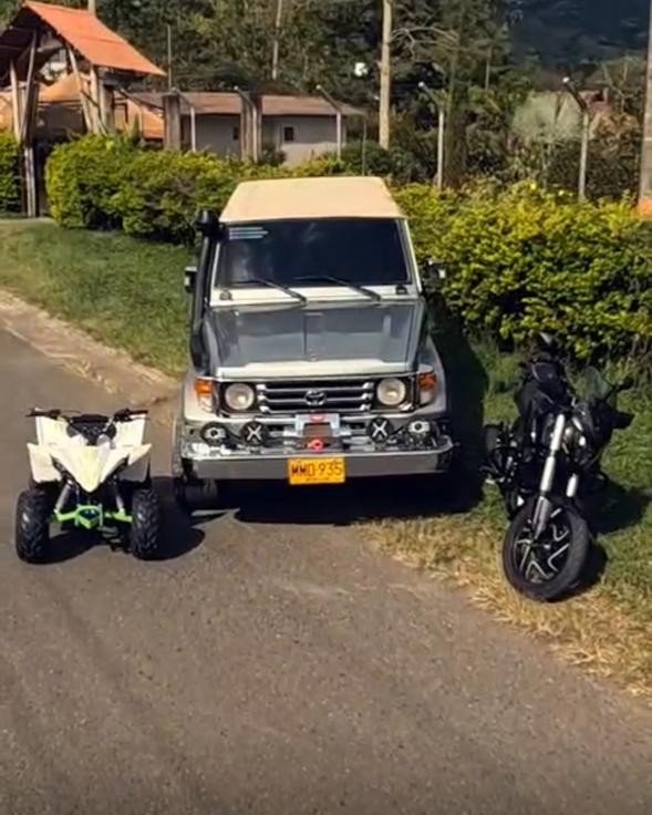 TOYOTA LAND CRUISER + DOMINAR + CUATRIMOTO + 2M